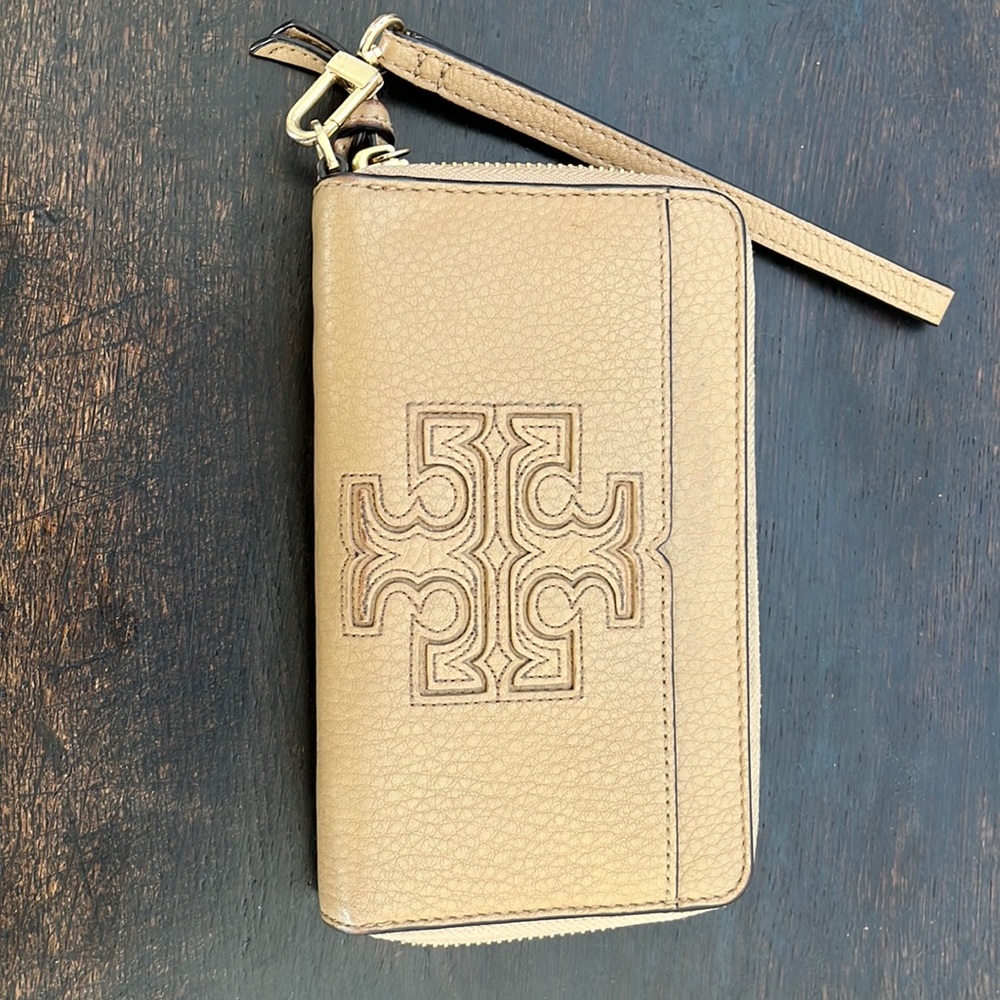 Classic Tory Burch wristlet wallet